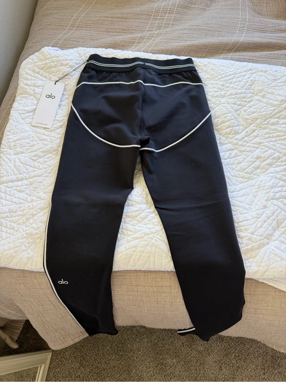 NWT ALO airbrush heartthrob leggings
